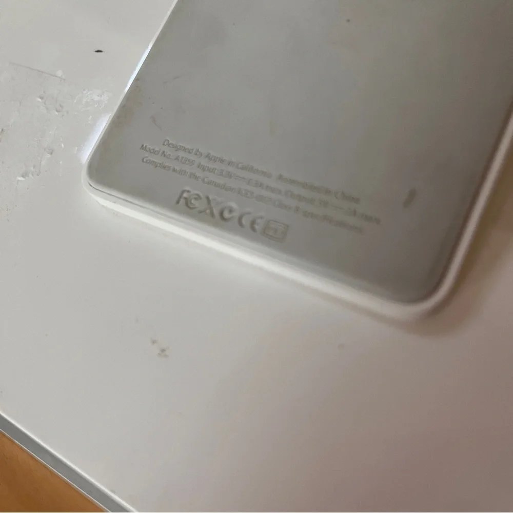 APPLE Ipad White Keyboard Dock Untested Older Gen Compatible